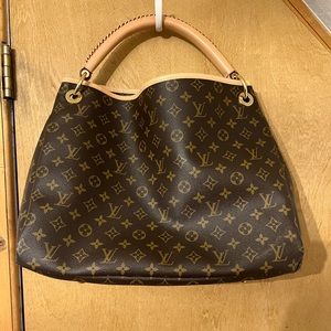 Louis Vuitton Artsy Monogram Canvas